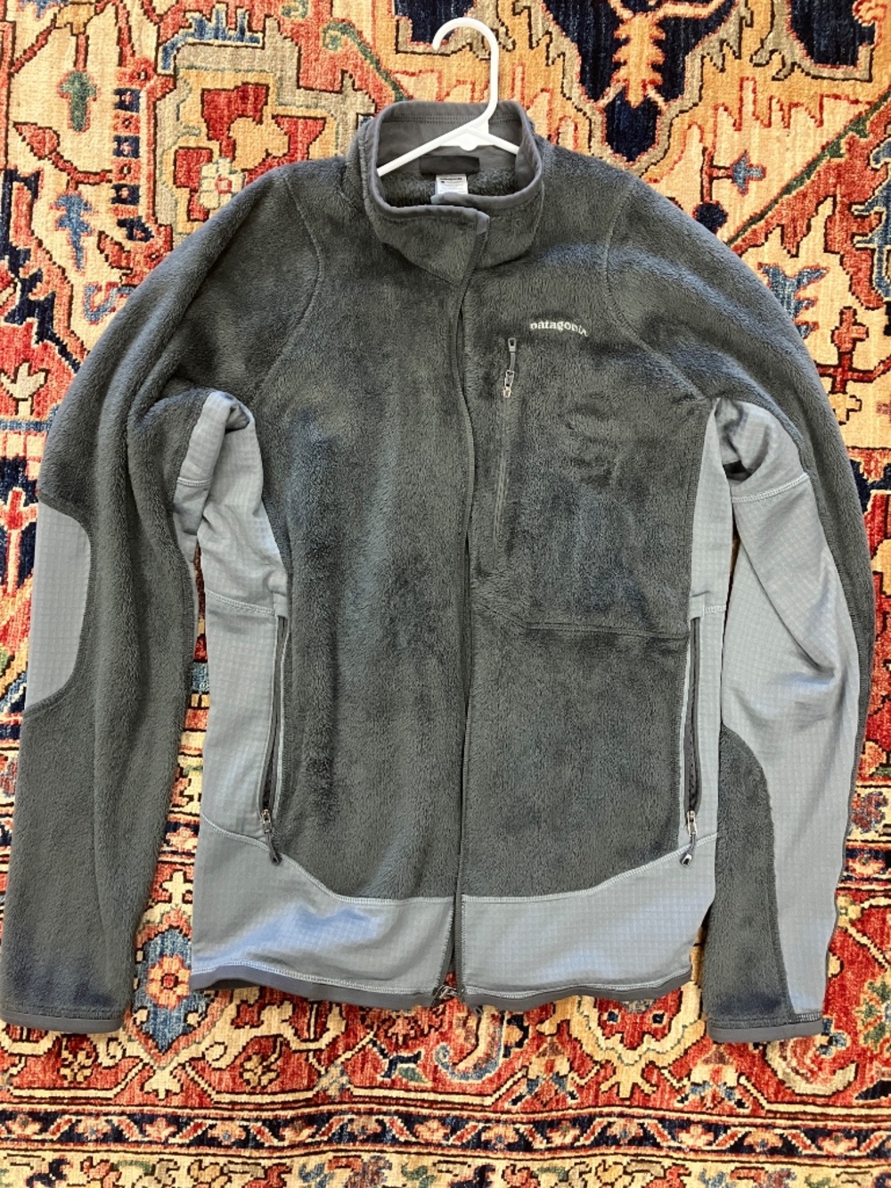 NEW Men's Patagonia R2 Polartec Thermal Pro Fleece - LARGE - Grey